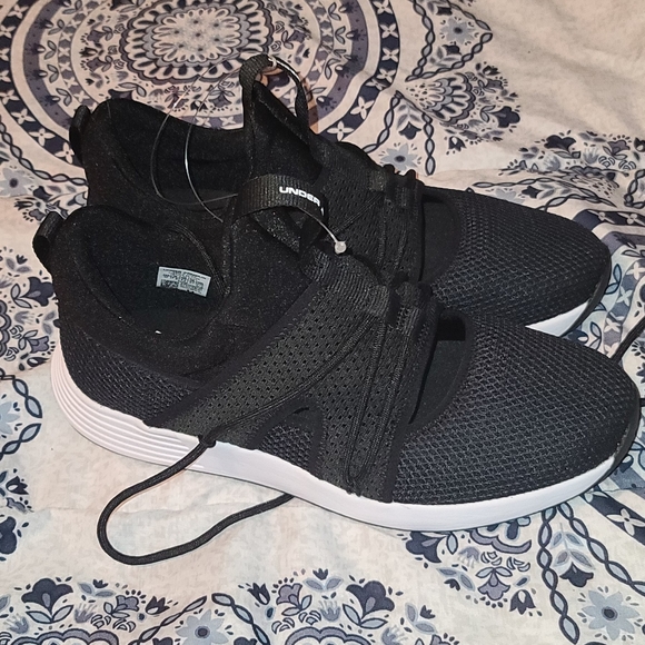 Sz 10 black under armour Sola sneaker - Picture 3 of 6